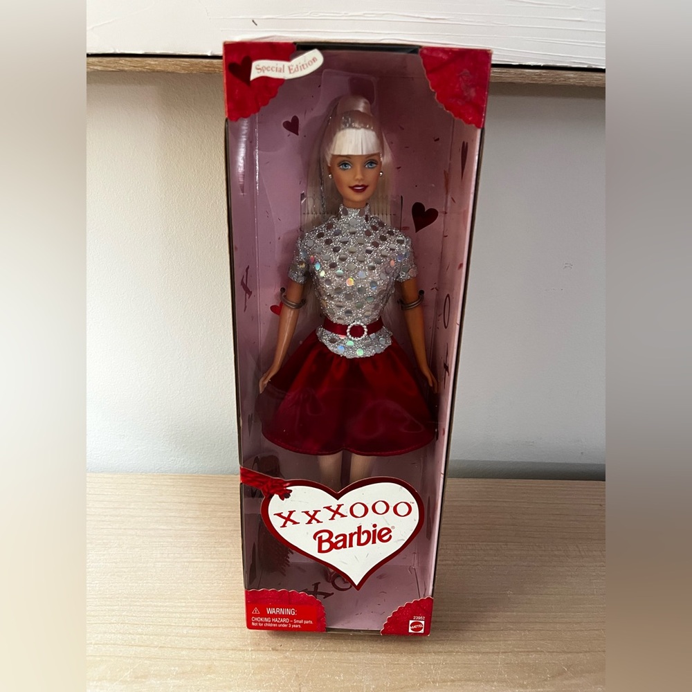 Vintage 1999 Valentine Special Edition XXXOOO Barbie